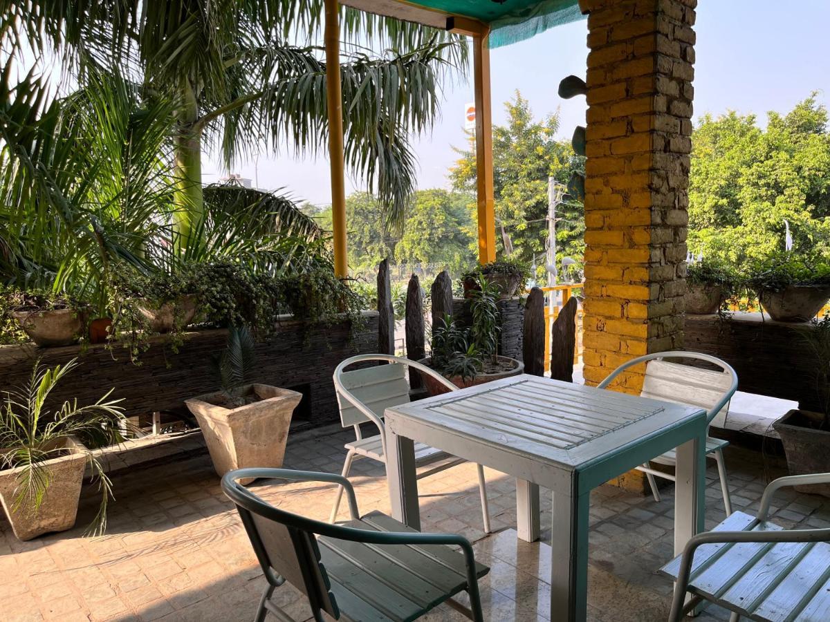 Aakritii Hotels Gurgaon Esterno foto